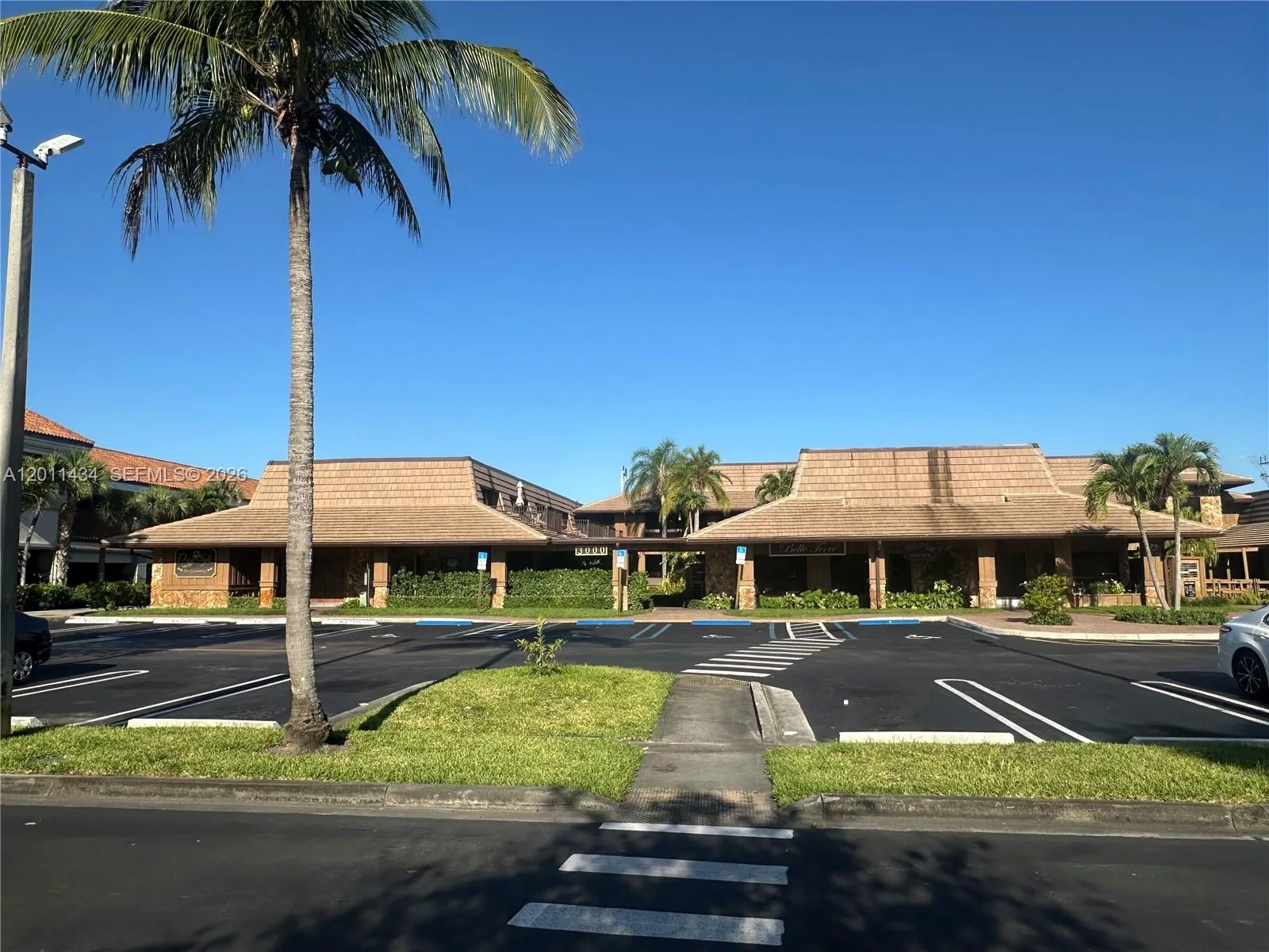 Foto de propiedad en 3000 N University Drive 2E, Coral Springs, FL 33065 Coral Springs con MLS# 