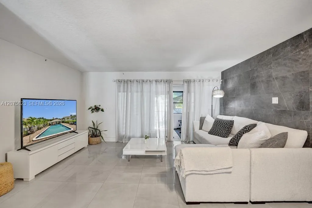 Foto de propiedad en 3000 NW 5th Terrace 112, Pompano Beach, FL 33064 Pompano Beach con MLS# 