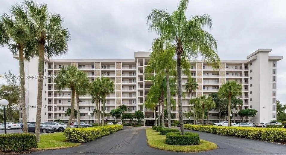 Foto de propiedad en 3000 S Course Drive 304, Pompano Beach, FL 33069 Pompano Beach con MLS# 