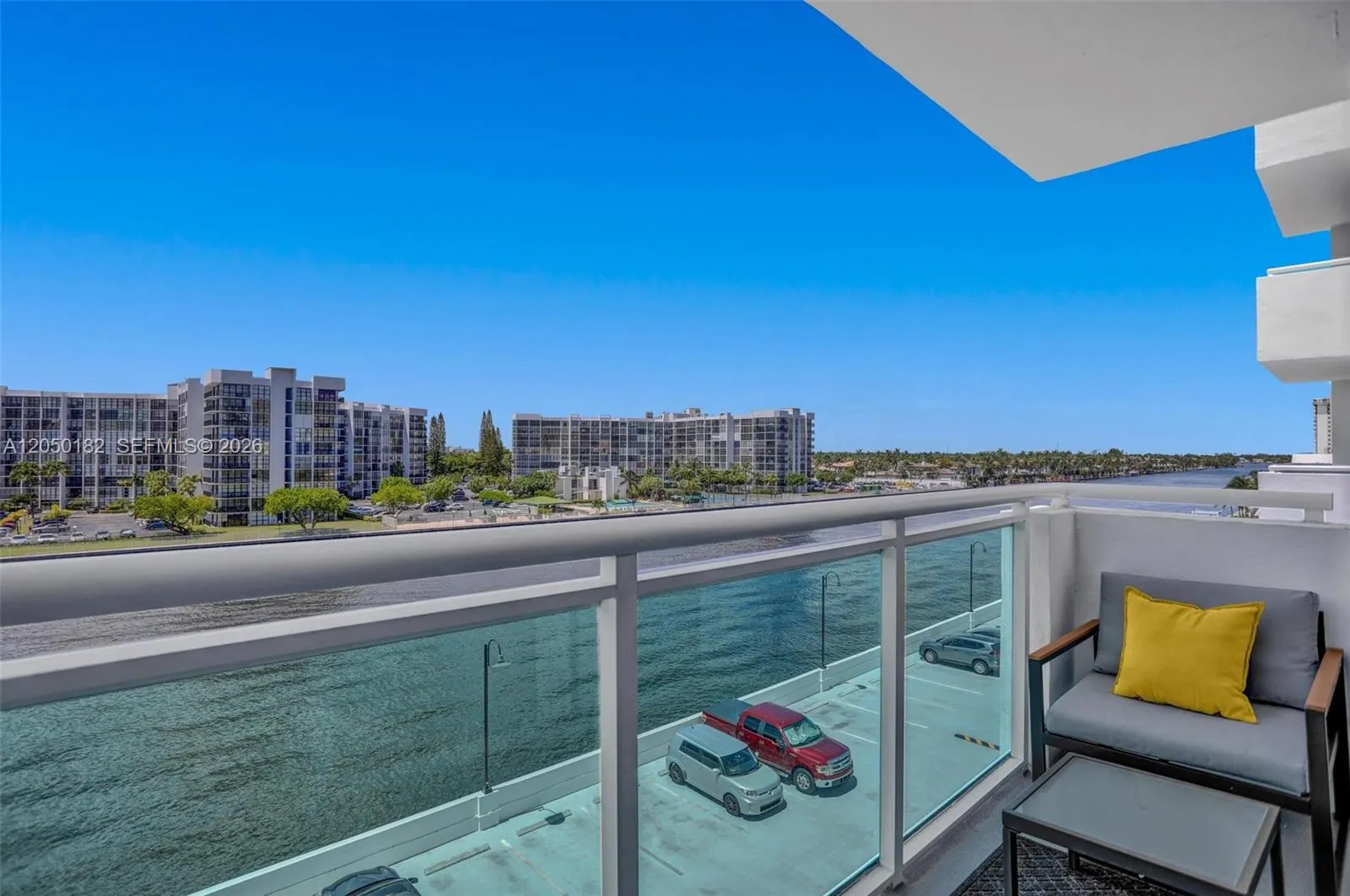 Foto de propiedad en 3000 S Ocean Drive 412 (Available Sep 1), Hollywood, FL 33019 Hollywood con MLS#