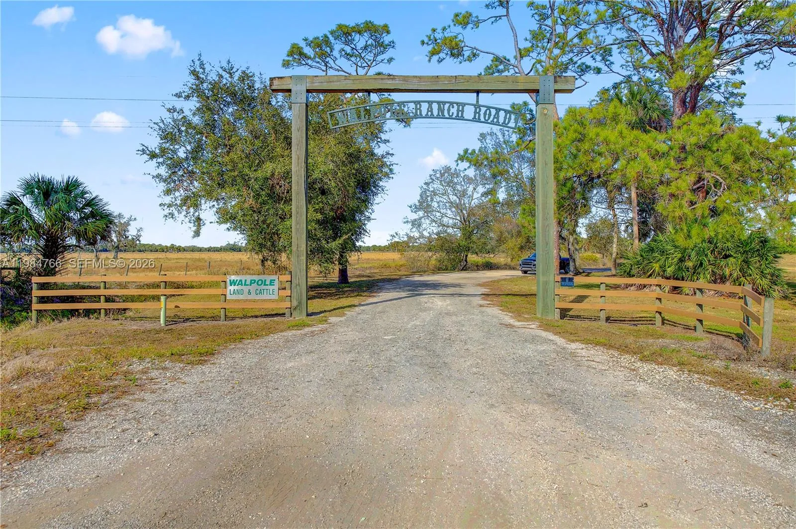 Foto de propiedad en 30003 SW Martin Highway, Okeechobee, FL 34974 Okeechobee con MLS# 