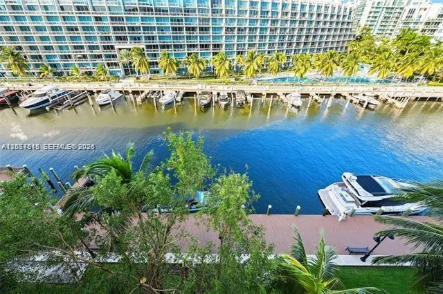 Foto de propiedad en 3001 NE 185th Street 615, Aventura, FL 33180 Aventura con MLS# 