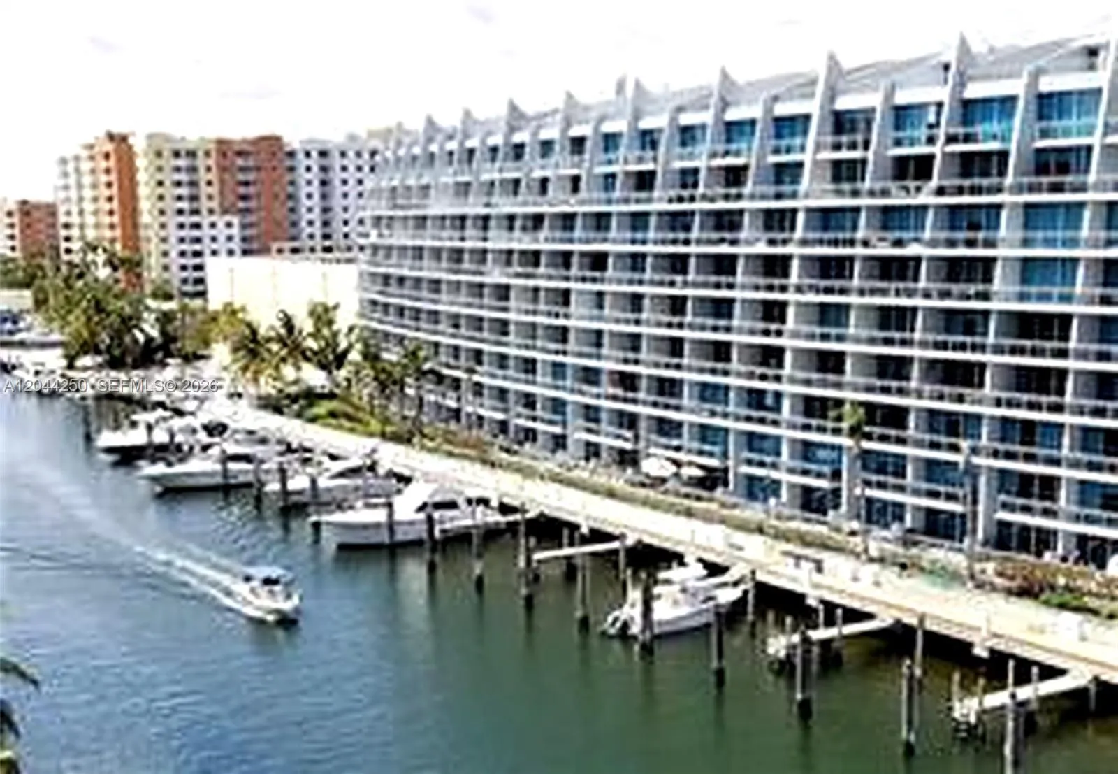 Foto de propiedad en 3001 NE 185th Street, Aventura, FL 33180 Aventura con MLS# 