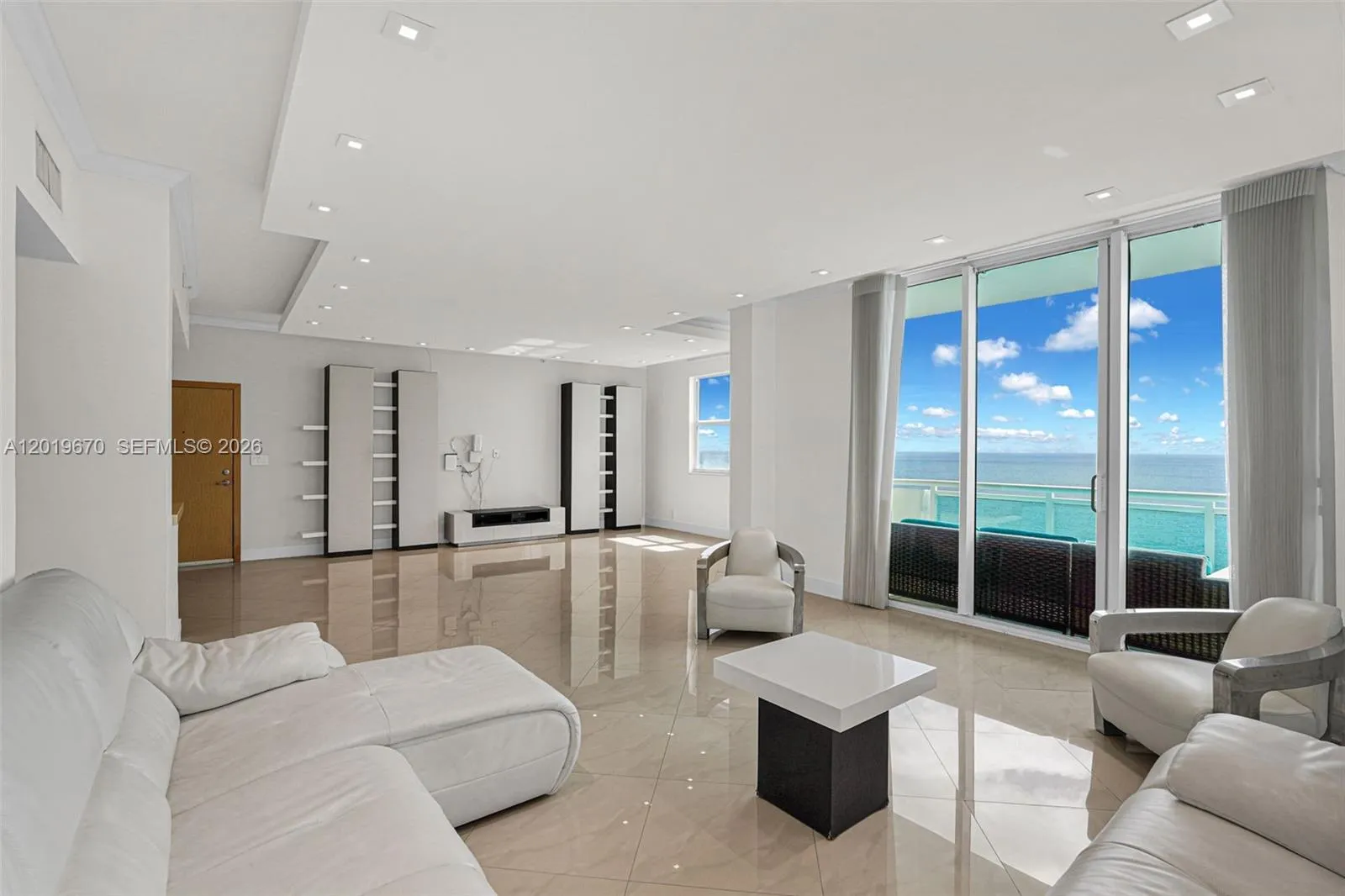 Foto de propiedad en 3001 S Ocean Drive 1611, Hollywood, FL 33019 Hollywood con MLS# 