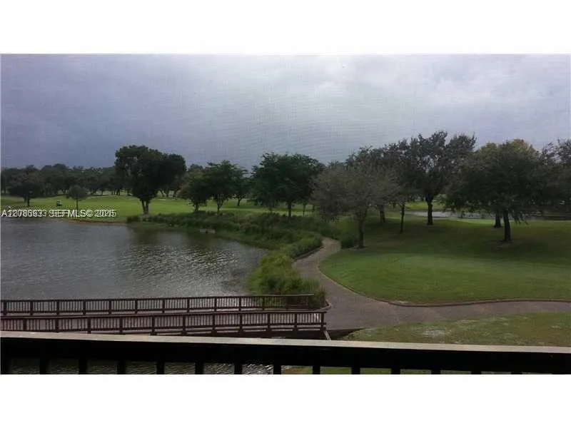 En Venta 3001 W Rolling Hills Circle 407, Davie, FL 33328, Davie, FL 33328