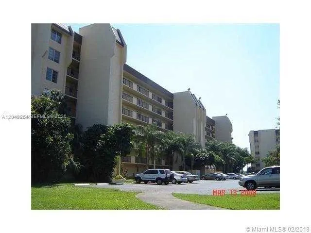 Foto de propiedad en 3001 W Rolling Hills Circle 701, Davie, FL 33328 Davie con MLS# 