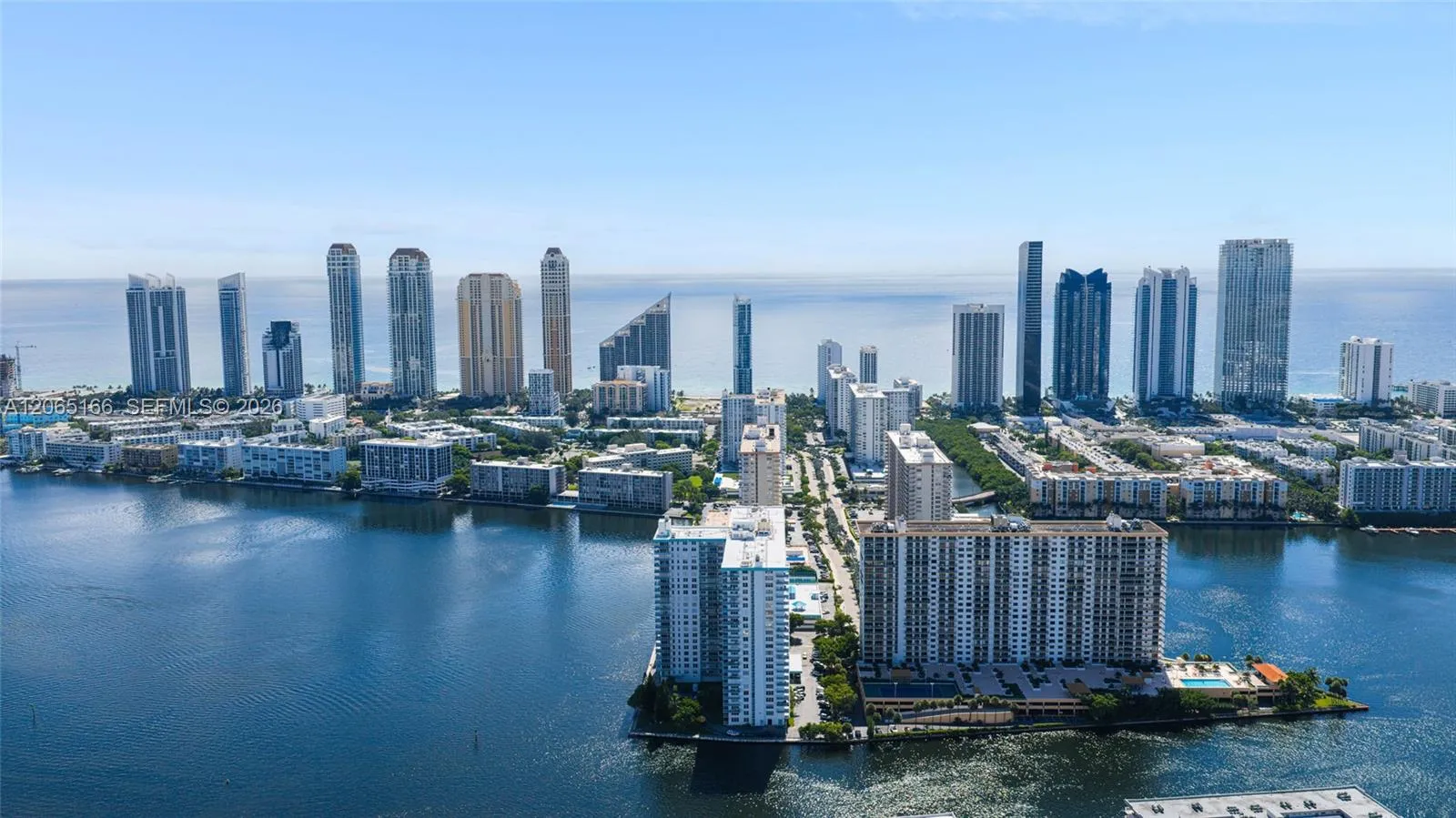 Foto de propiedad en 301 174th Street 1216, Sunny Isles Beach, FL 33160 Sunny Isles Beach con MLS# 