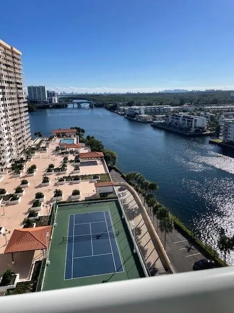 Foto de propiedad en 301 174th Street 1605, Sunny Isles Beach, FL 33160 Sunny Isles Beach con MLS# 