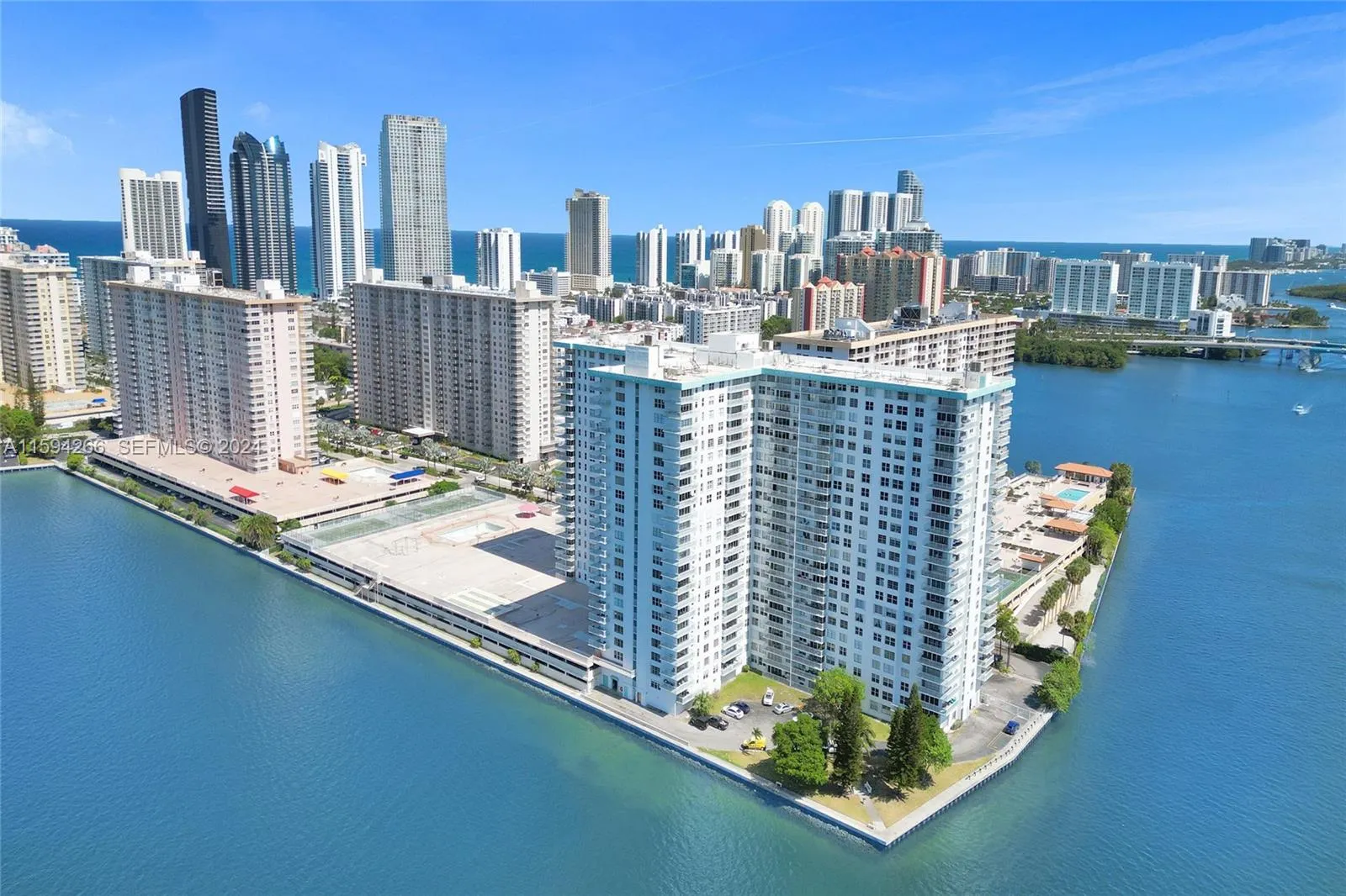 Foto de propiedad en 301 174th Street 1701, Sunny Isles Beach, FL 33160 Sunny Isles Beach con MLS# 