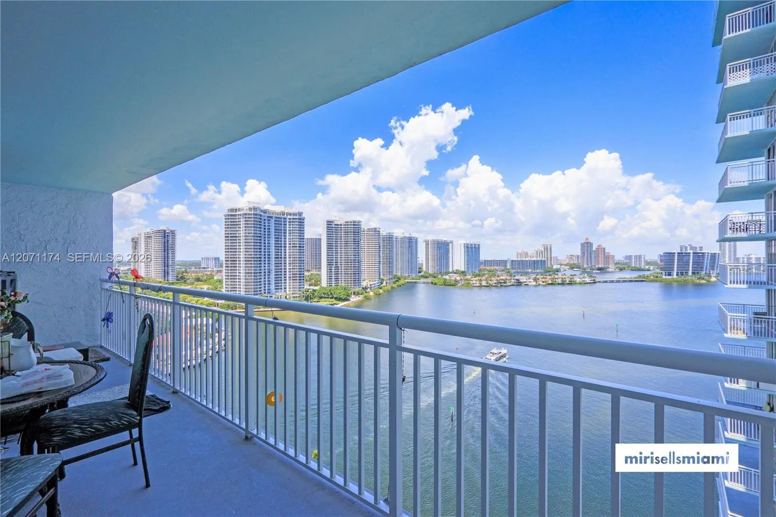 Foto de propiedad en 301 174th Street 1901, Sunny Isles Beach, FL 33160 Sunny Isles Beach con MLS# 