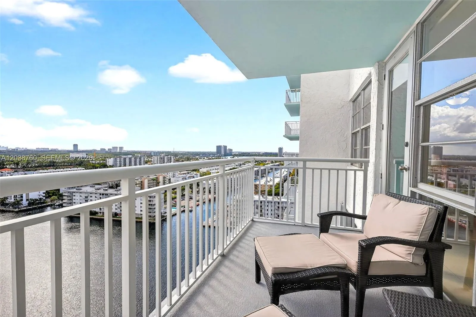 Foto de propiedad en 301 174th Street 1905 + DEN, Sunny Isles Beach, FL 33160 Sunny Isles Beach con MLS#