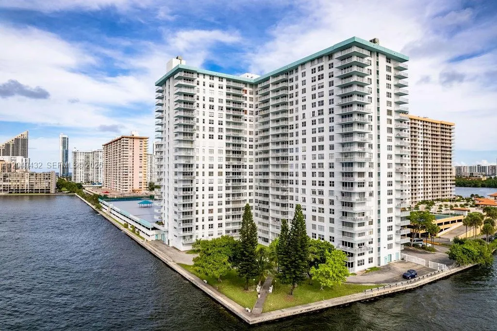 Foto de propiedad en 301 174th Street L05, Sunny Isles Beach, FL 33160 Sunny Isles Beach con MLS# 