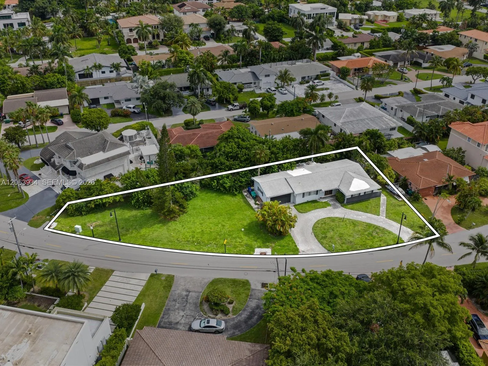Foto de propiedad en 301 186th Street, Sunny Isles Beach, FL 33160 Sunny Isles Beach con MLS# 