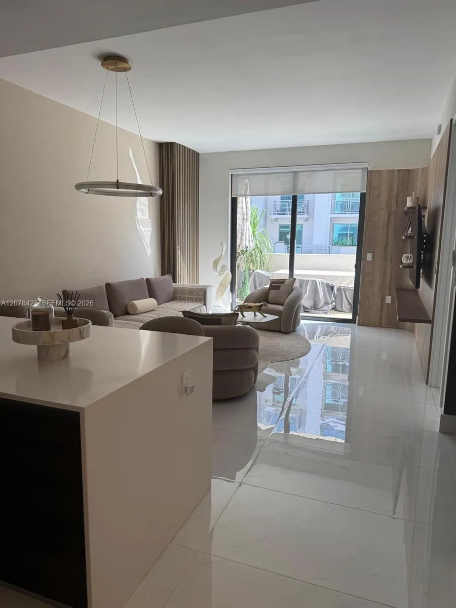 Foto de propiedad en 301 Altara Avenue 403, Coral Gables, FL 33146 Coral Gables con MLS# 