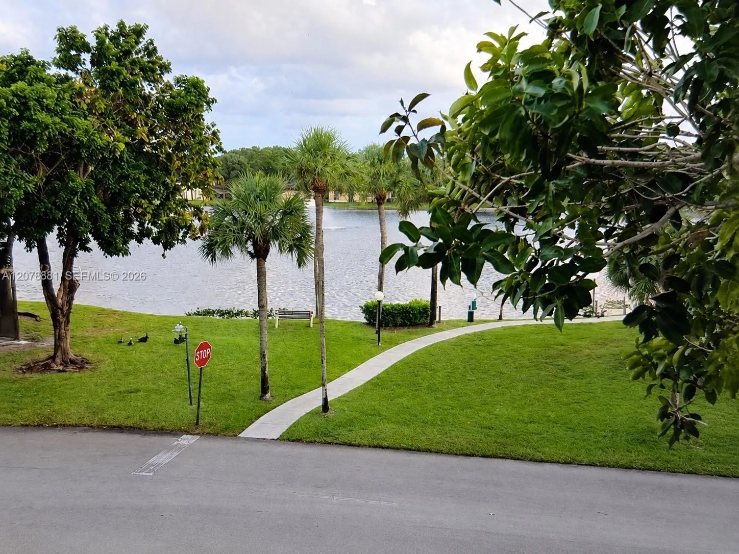 Foto de propiedad en 301 Cambridge Road 306, Hollywood, FL 33024 Hollywood con MLS# 