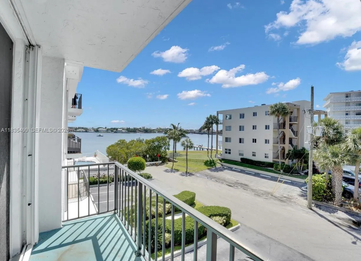 Vendido 301 Croton Ave 203 203, Lantana, FL 33462, Lantana, FL 33462