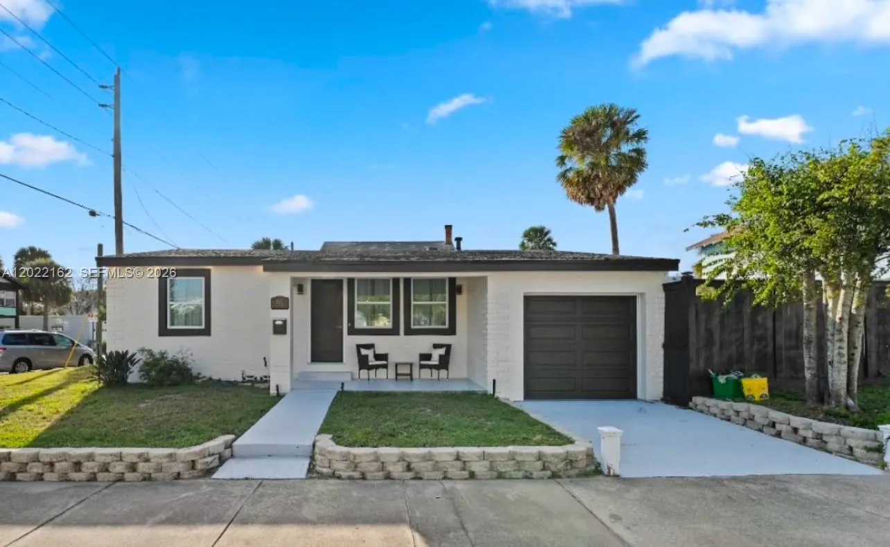 Foto de propiedad en 301 N Hollywood Avenue, Daytona Beach, FL 32118 Daytona Beach con MLS# 