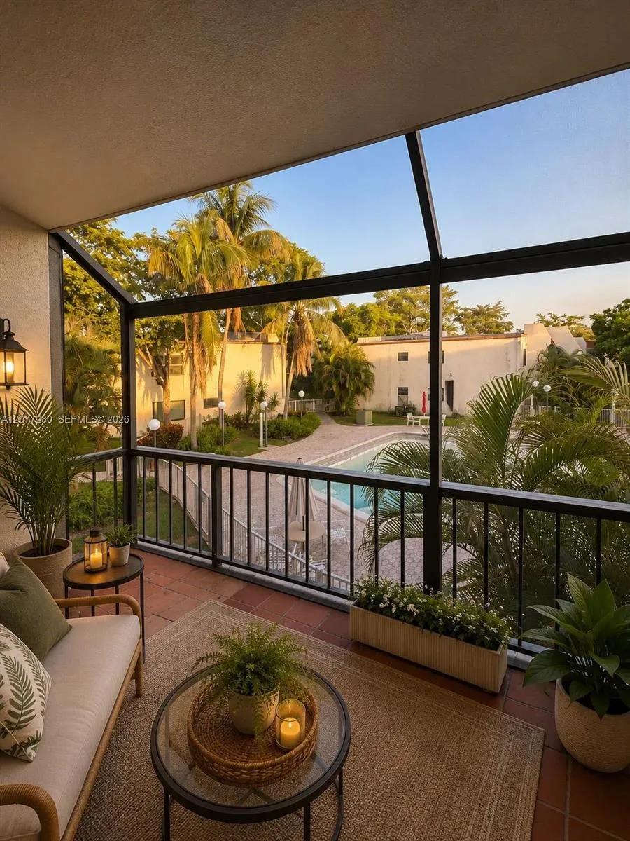Foto de propiedad en 301 N Pine Island Road 220, Plantation, FL 33324 Plantation con MLS# 