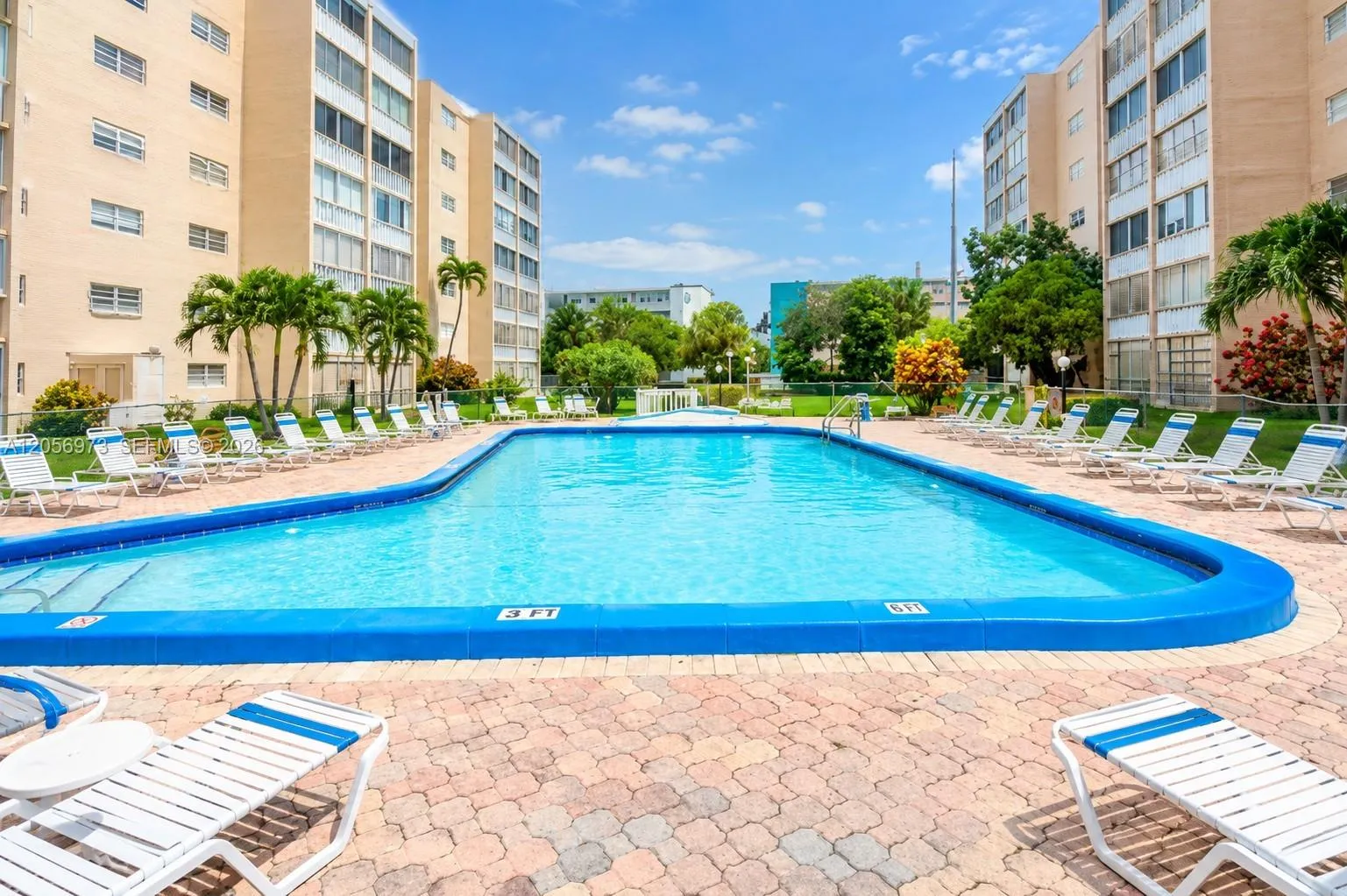 Foto de propiedad en 301 NE 14th Avenue 507, Hallandale Beach, FL 33009 Hallandale Beach con MLS# 