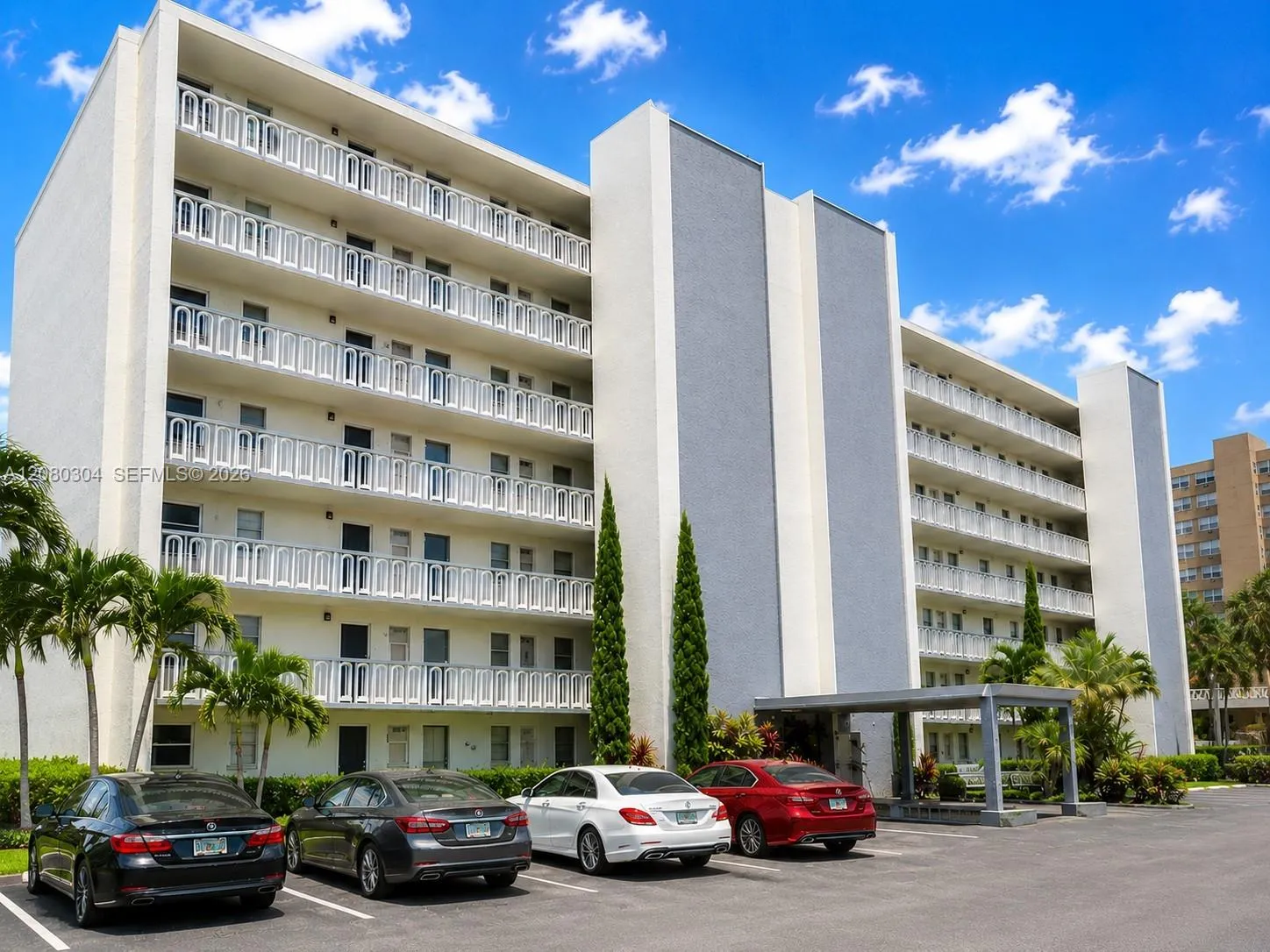 Foto de propiedad en 301 NE 14th Avenue 507, Hallandale Beach, FL 33009 Hallandale Beach con MLS# 