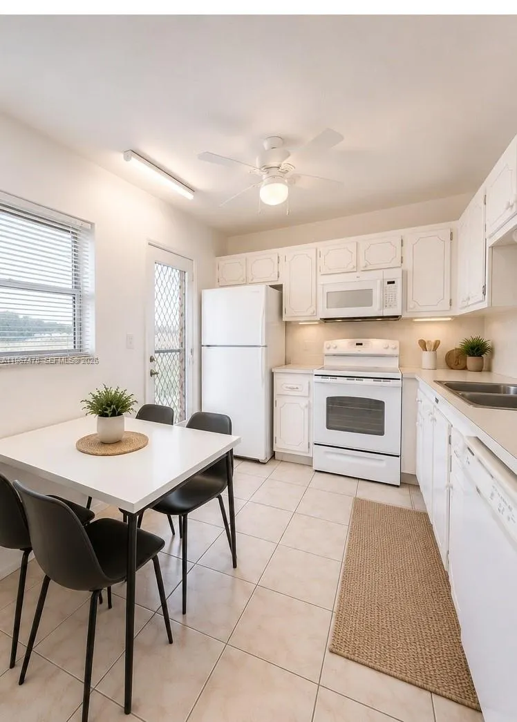 Foto de propiedad en 301 NE 14th Avenue 702, Hallandale Beach, FL 33009 Hallandale Beach con MLS# 