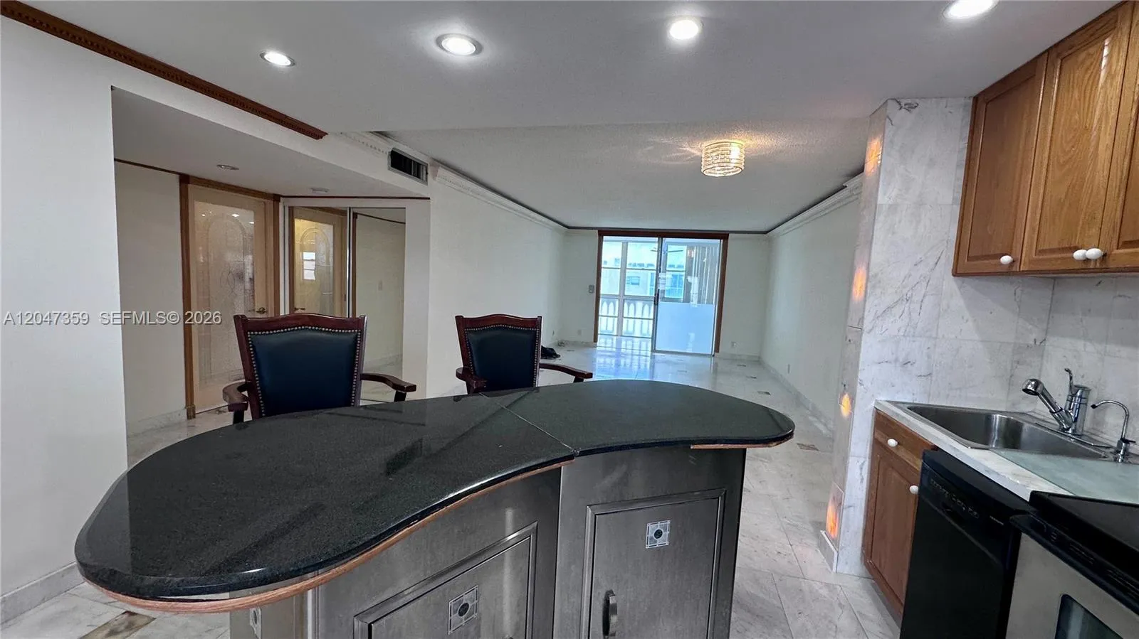 Foto de propiedad en 301 NE 14th Avenue 703, Hallandale Beach, FL 33009 Hallandale Beach con MLS# 