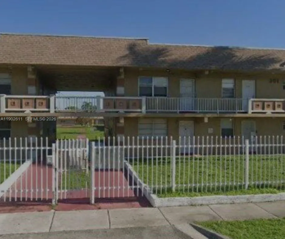 Foto de propiedad en 301 NW 177th Street 136, Miami Gardens, FL 33169 Miami Gardens con MLS# 