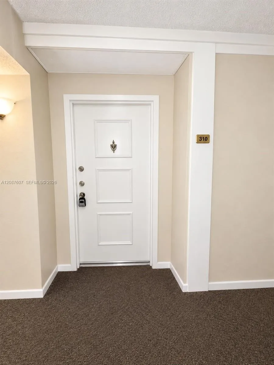 En Venta 301 Racquet Club Road 310, Weston, FL 33326, Weston, FL 33326
