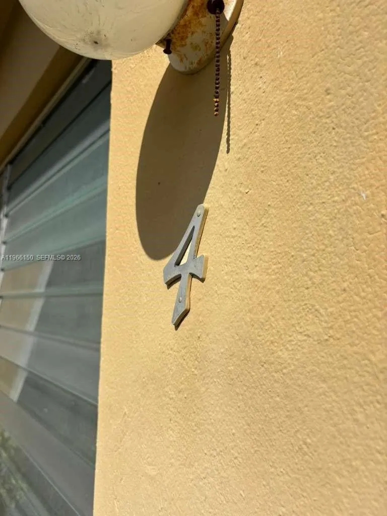 Foto de propiedad en 301 Sharar Avenue 4, Opa-Locka, FL 33054 Opa-Locka con MLS# 