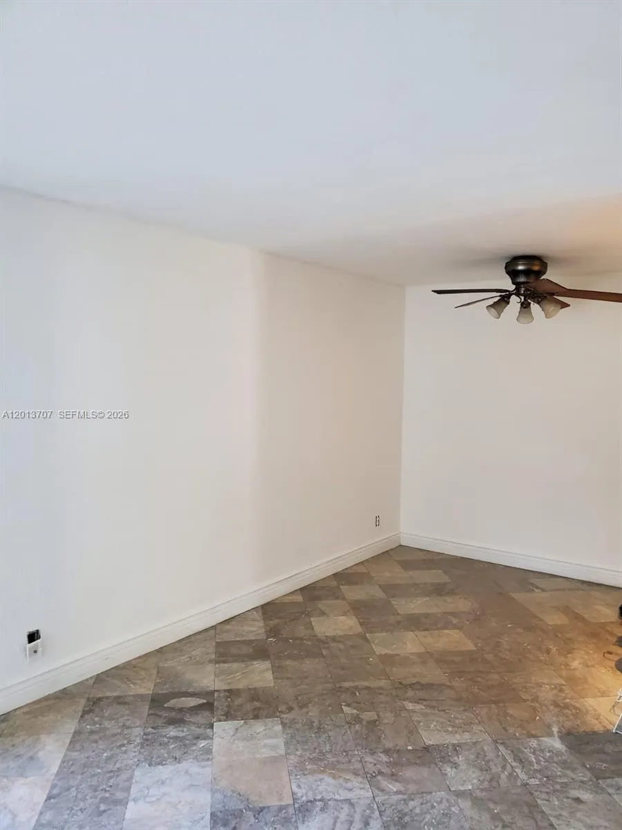 Foto de propiedad en 3015 NW 118th Drive 124E, Coral Springs, FL 33065 Coral Springs con MLS# 