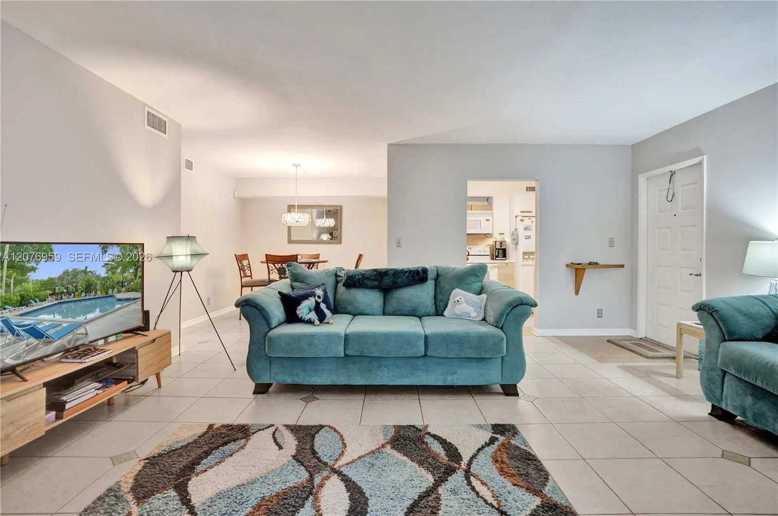 En Venta 3017 N Oakland Forest Drive 208, Oakland Park, FL 33309, Oakland Park, FL 33309