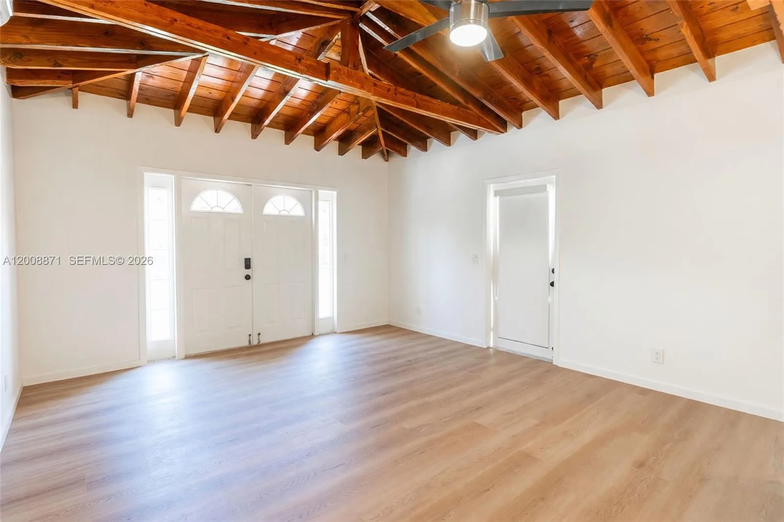 Foto de propiedad en 3021 Coconut Grove Drive 3021, Coral Gables, FL 33134 Coral Gables con MLS# 