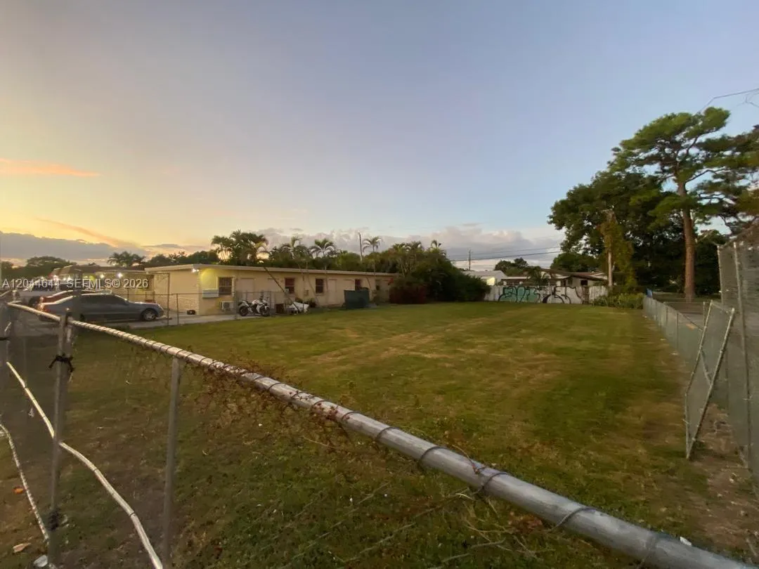 Foto de propiedad en 3021 W Flagler Street, Miami, FL 33135 Miami con MLS# 