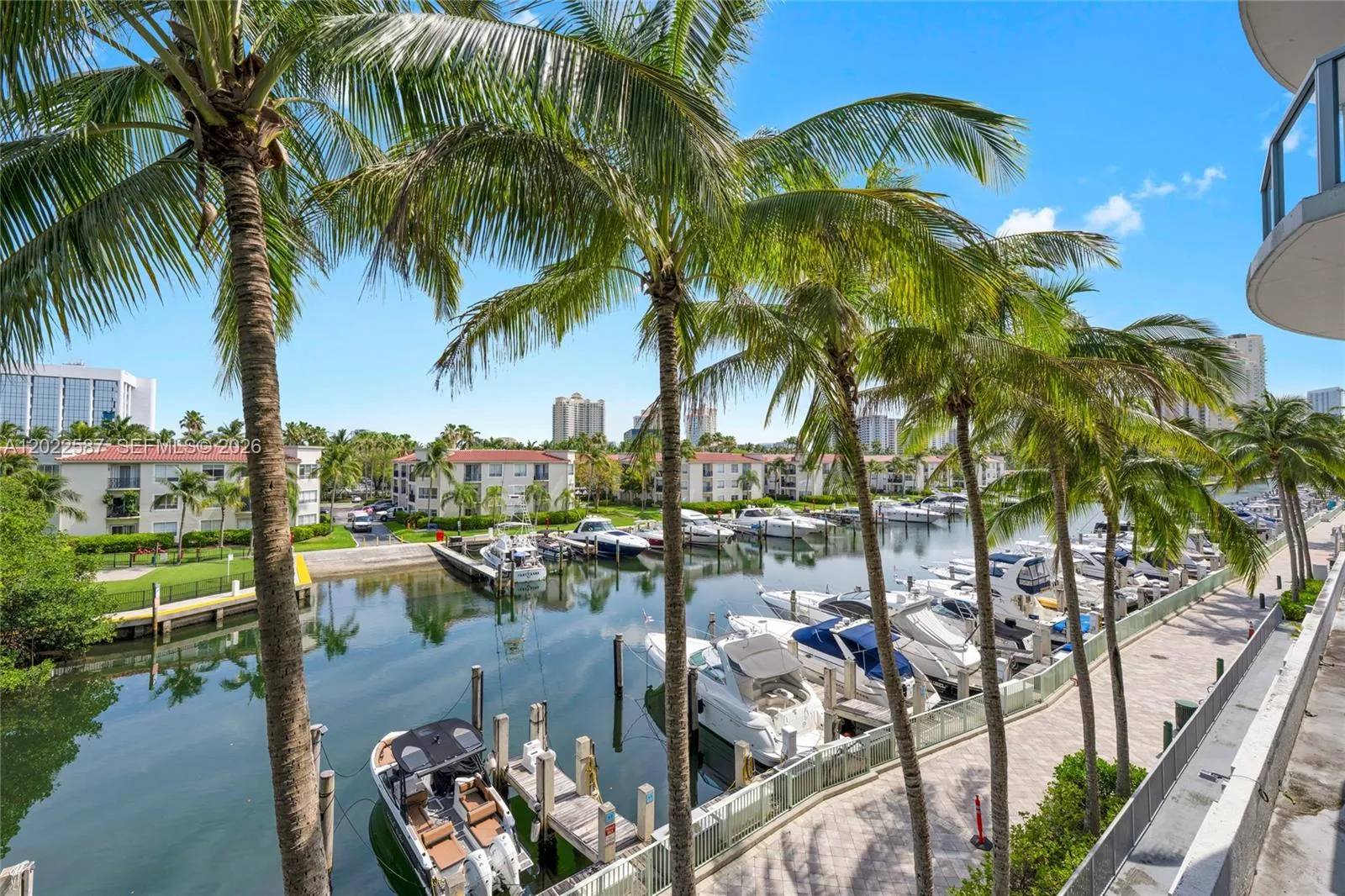 Foto de propiedad en 3029 NE 188th Street 301, Aventura, FL 33180 Aventura con MLS# 