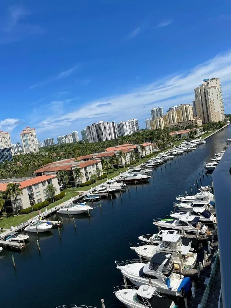 Foto de propiedad en 3029 NE 188th Street 702, Aventura, FL 33180 Aventura con MLS# 