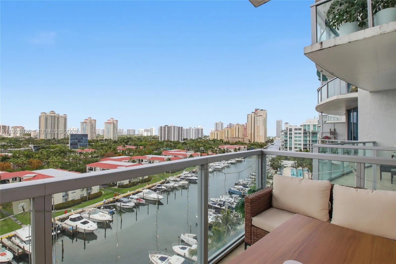 Foto de propiedad en 3029 NE 188th Street 904, Aventura, FL 33180 Aventura con MLS# 