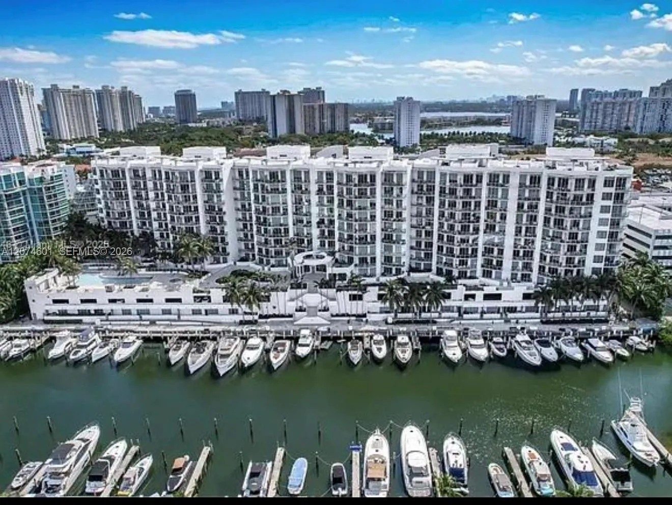 Foto de propiedad en 3029 NE 188th Street, Aventura, FL 33180 Aventura con MLS# 
