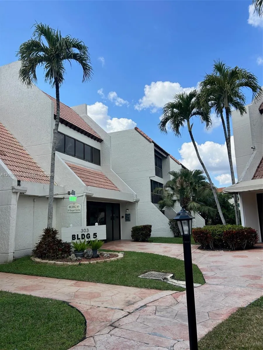 En Venta 303 Racquet Club Road 311, Weston, FL 33326, Weston, FL 33326