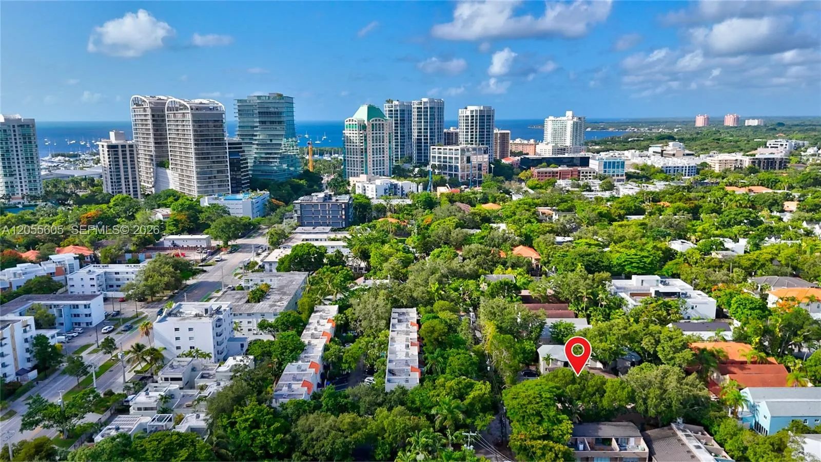 Foto de propiedad en 3036 Center Street, Miami, FL 33133 Miami con MLS# 