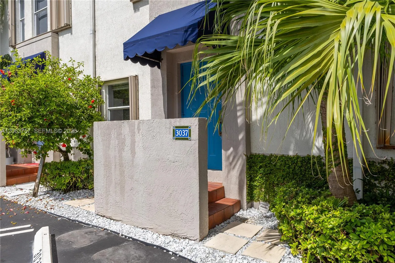 Foto de propiedad en 3037 Center Street 2, Miami, FL 33133 Miami con MLS# 