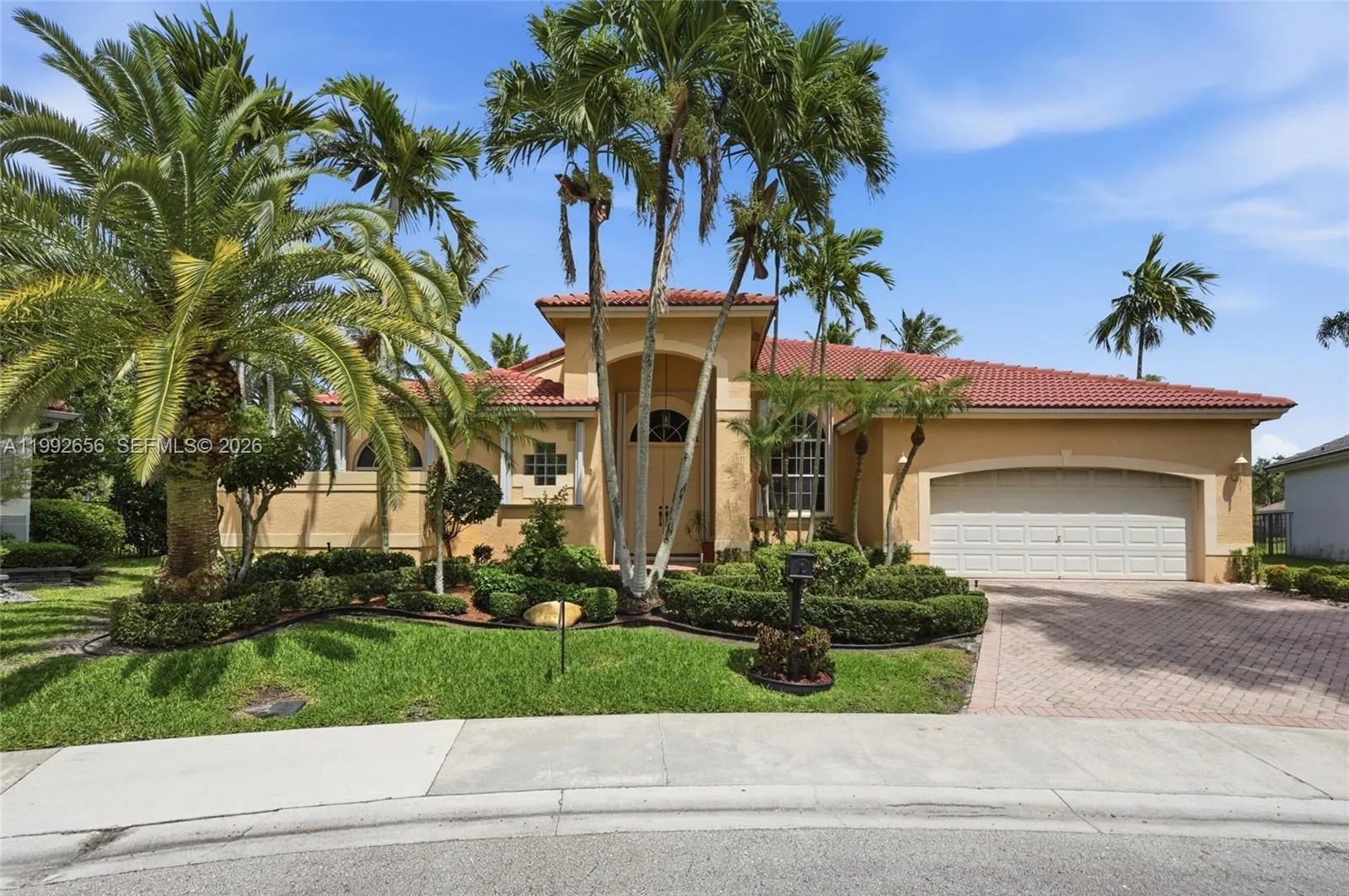 Foto de propiedad en 3038 Lakewood Drive, Weston, FL 33332 Weston con MLS# 