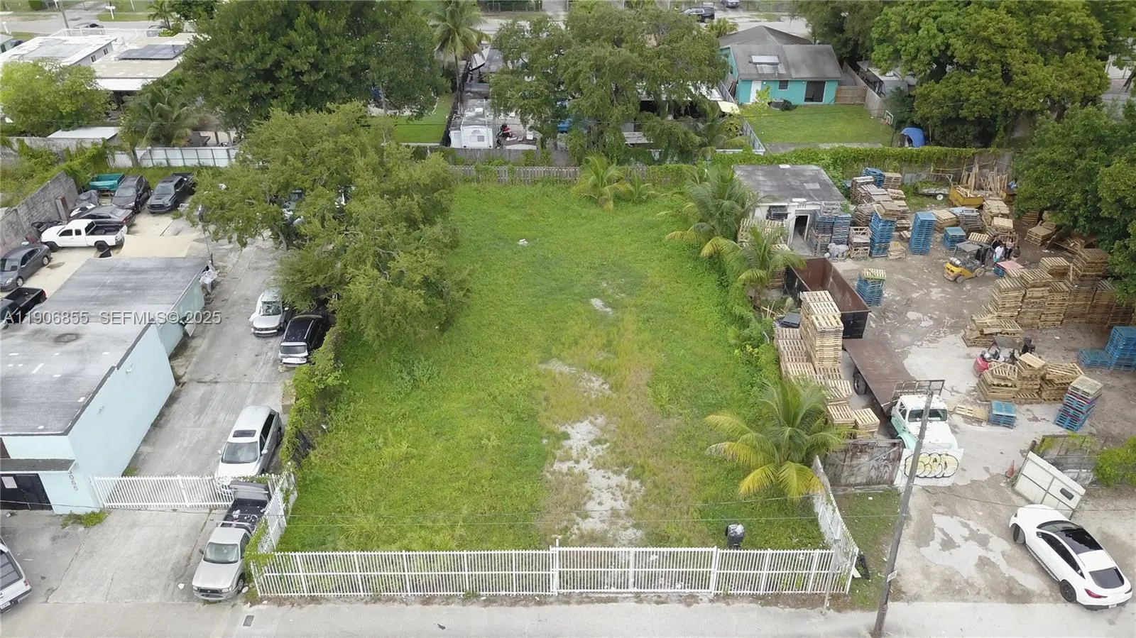 En Venta 3039 NW 54th Street, Miami, FL 33142, Miami, FL 33142