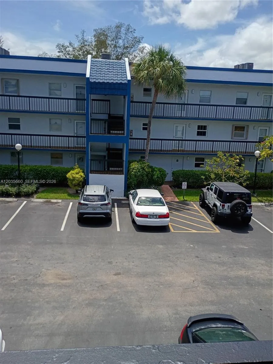 En Venta 3040 Holiday Springs Boulevard 311, Margate, FL 33063, Margate, FL 33063