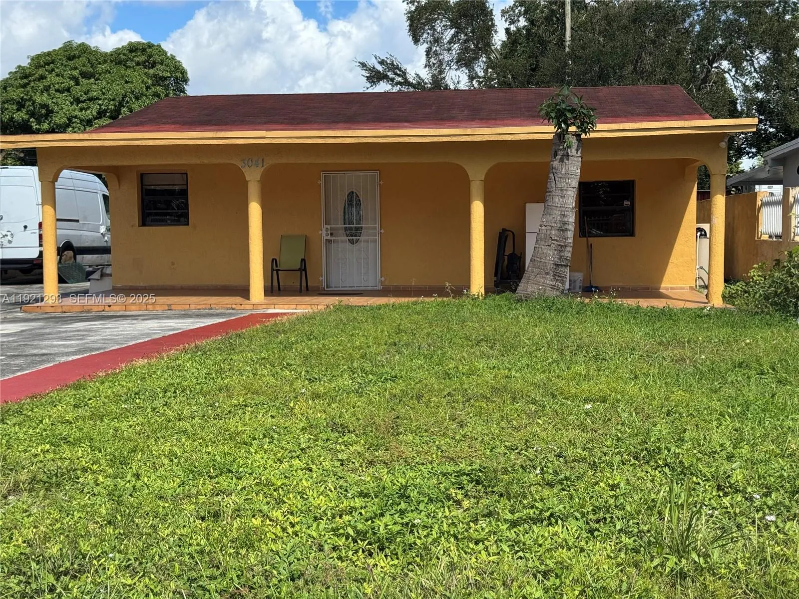 Foto de propiedad en 3041 NW 95th Terrace, Miami, FL 33147 Miami con MLS# 