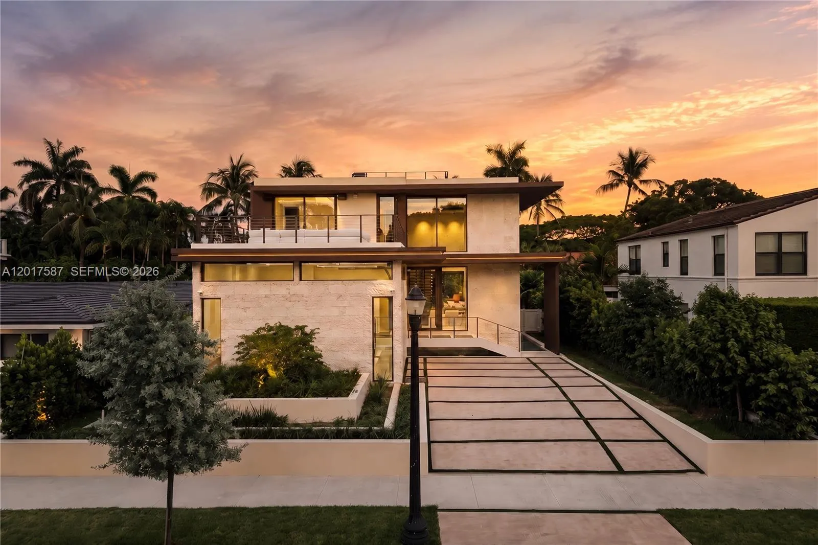 Foto de propiedad en 3045 N Bay Road, Miami Beach, FL 33140 Miami Beach con MLS# 