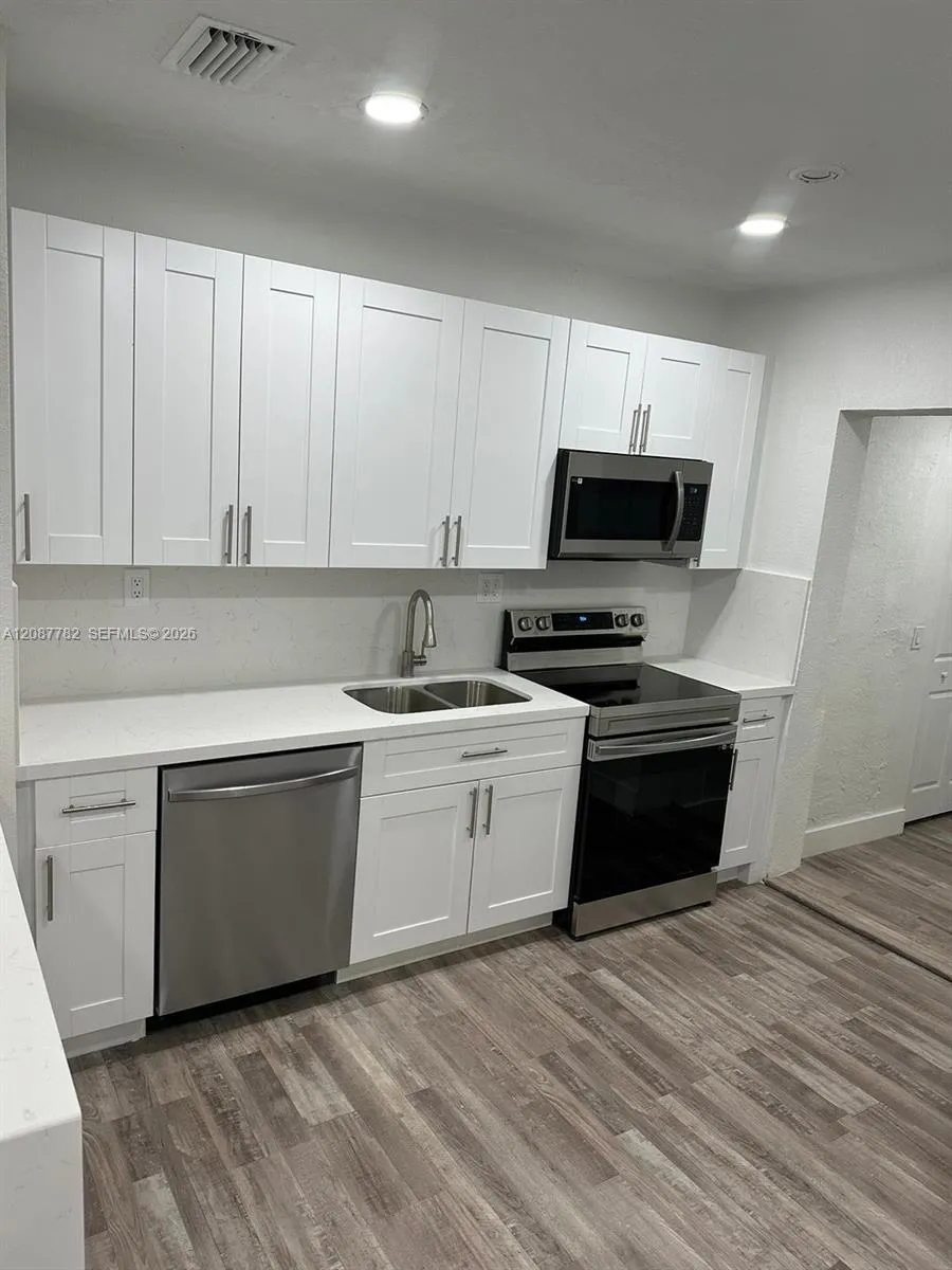 En Renta 3045 SW 21st Street 3047, Miami, FL 33145, Miami, FL 33145