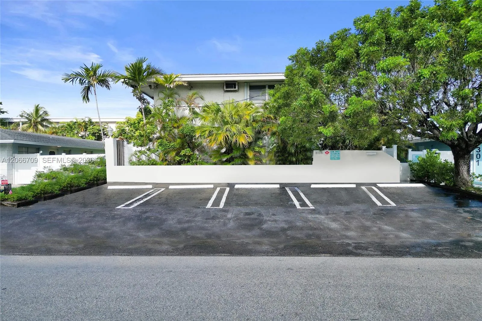 Foto de propiedad en 305 SE 12th Avenue, Pompano Beach, FL 33060 Pompano Beach con MLS# 