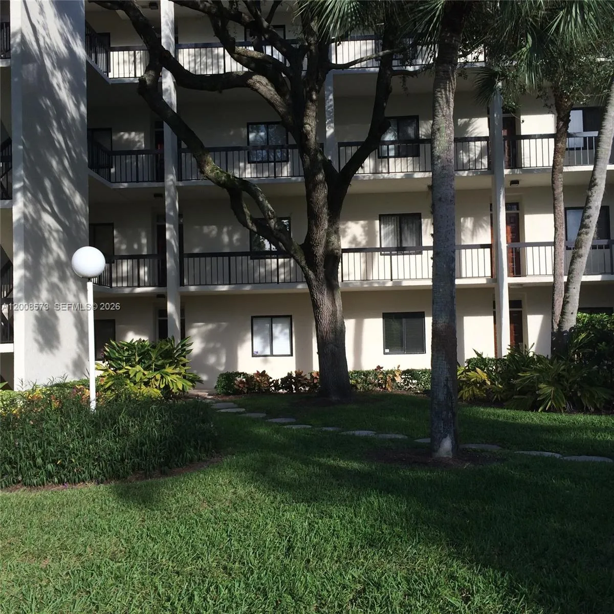 Foto de propiedad en 3050 Presidential Way 101, West Palm Beach, FL 33401 West Palm Beach con MLS# 
