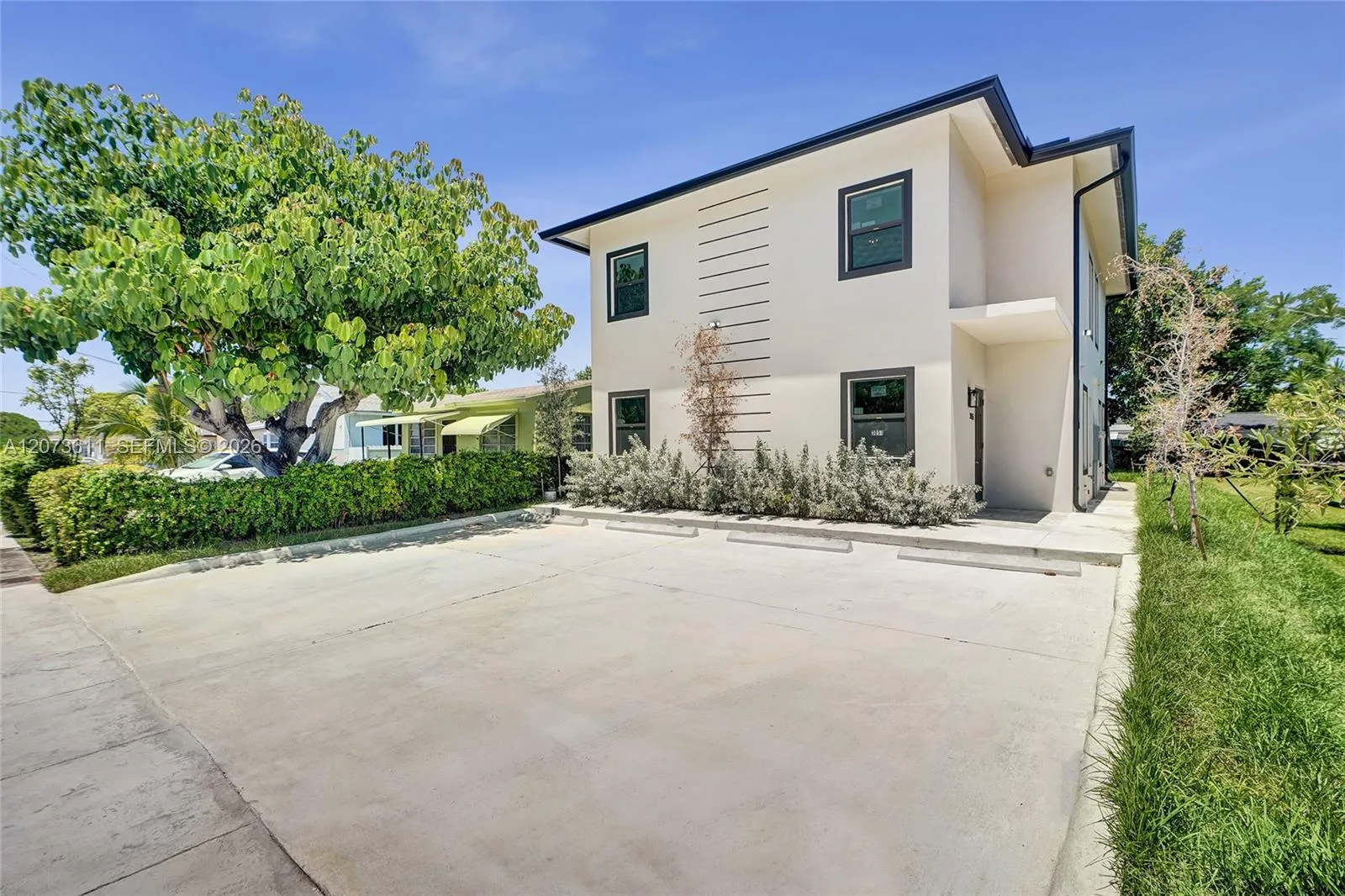 Foto de propiedad en 3051-3053 NW 59th Street, Miami, FL 33142 Miami con MLS# 