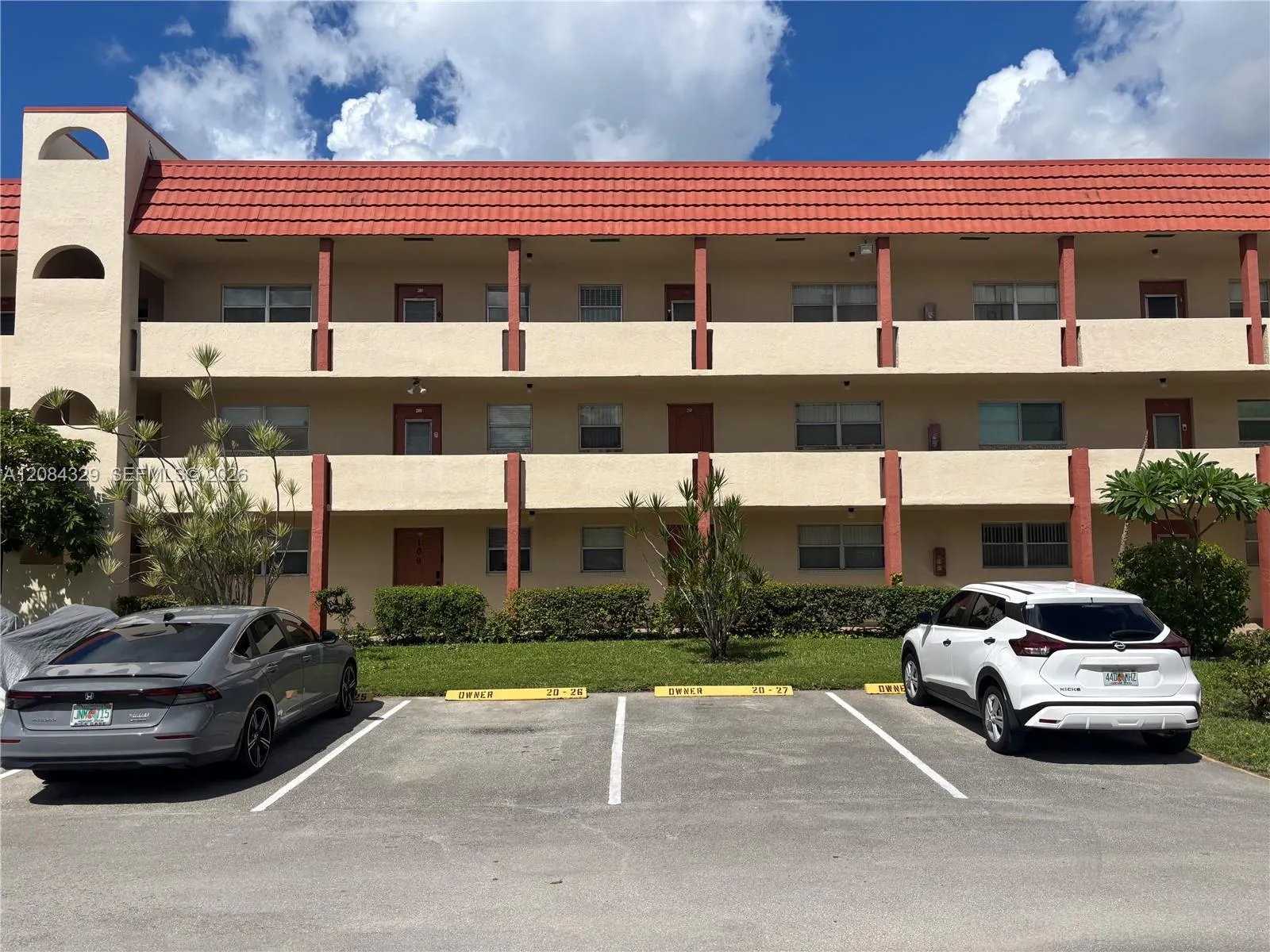 Foto de propiedad en 3051 E Sunrise Lakes Drive 211, Sunrise, FL 33322 Sunrise con MLS# 